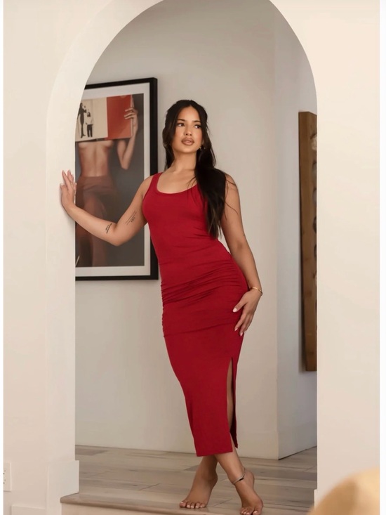 Skivys Dresses & Skirts - NWT SKiVYS Femme Maxi Side Hustle Dress - Crimson - Size Small